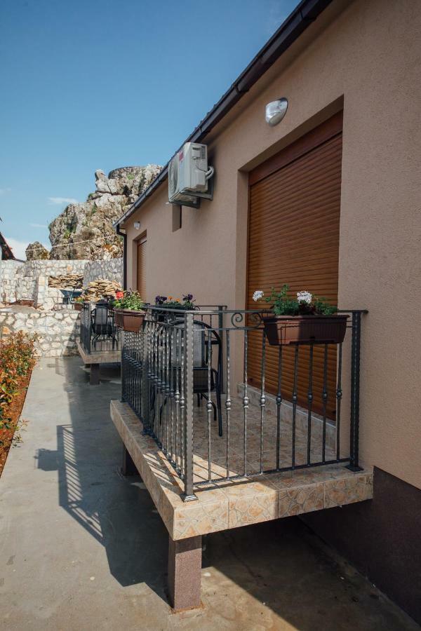 Apartments Vojislav เวียร์ปาซาร์ ภายนอก รูปภาพ